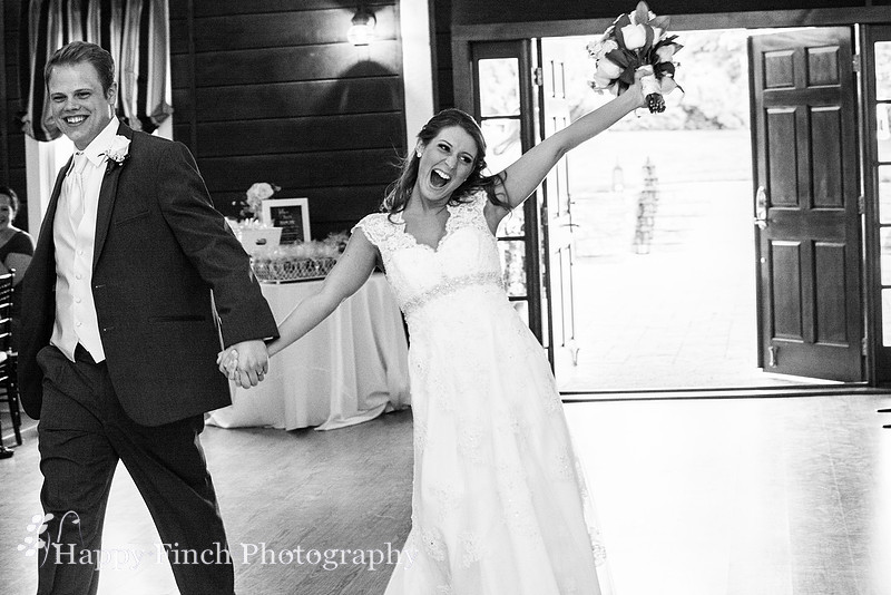 Romantic Pink and Ivory Summertime Wedding by Harrisburg, Pennsylvania Wedding Photographer Happy Finch Photography